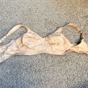 Playtex 38D Elegant Cream  Bra NWOT
